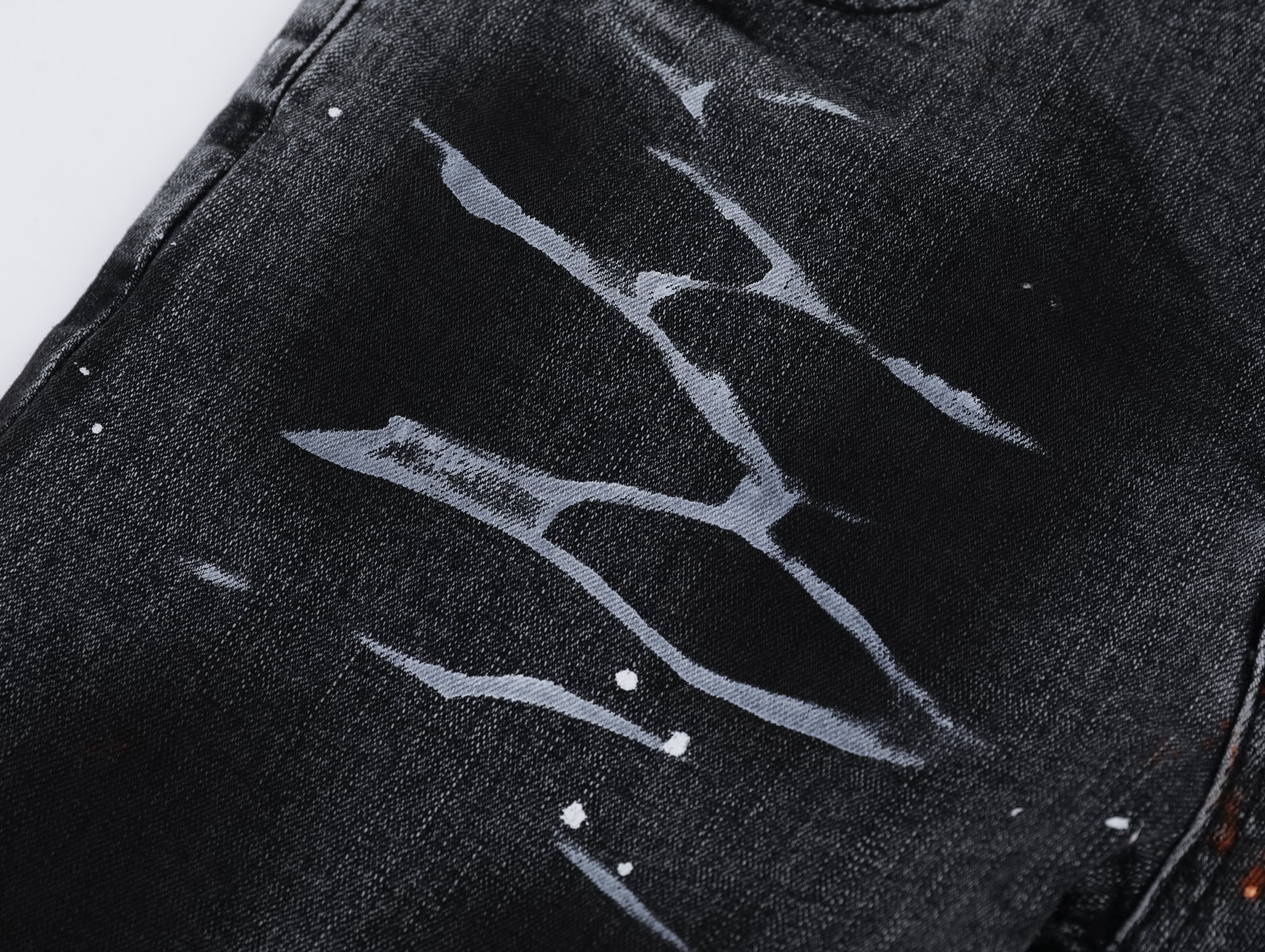 P131 Distressed Jeans