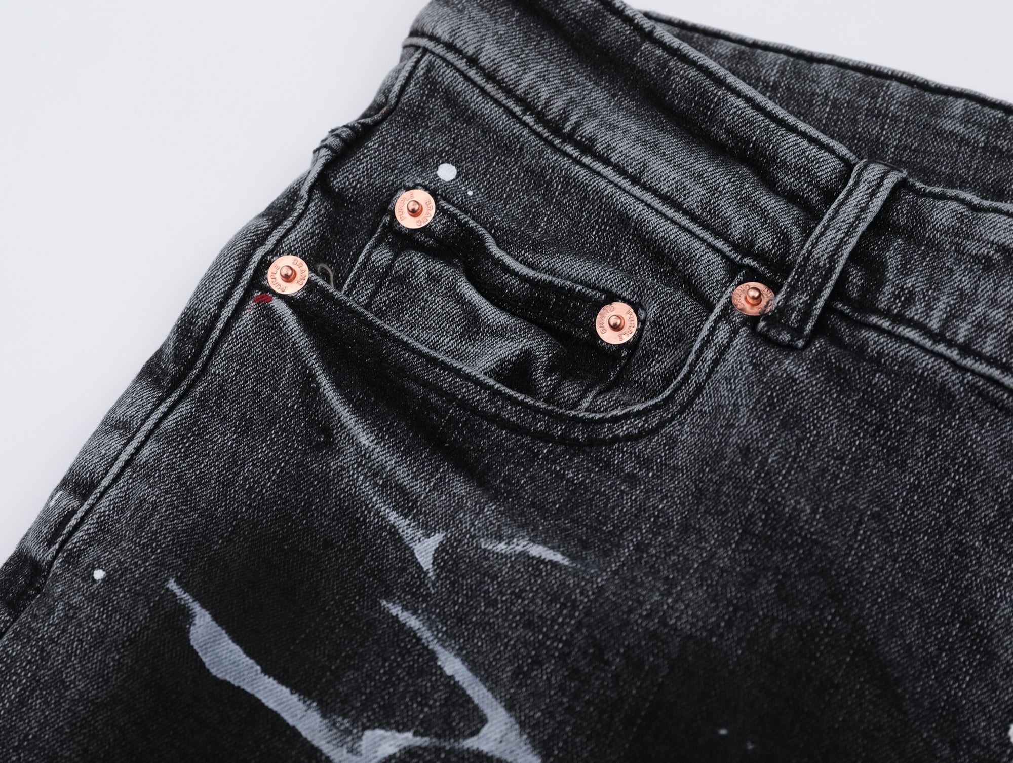 P131 Distressed Jeans