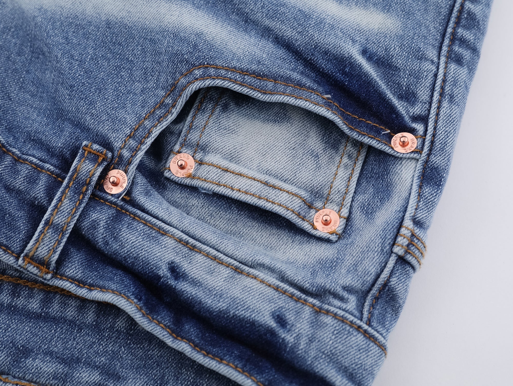 P129 Ripped Light Jeans
