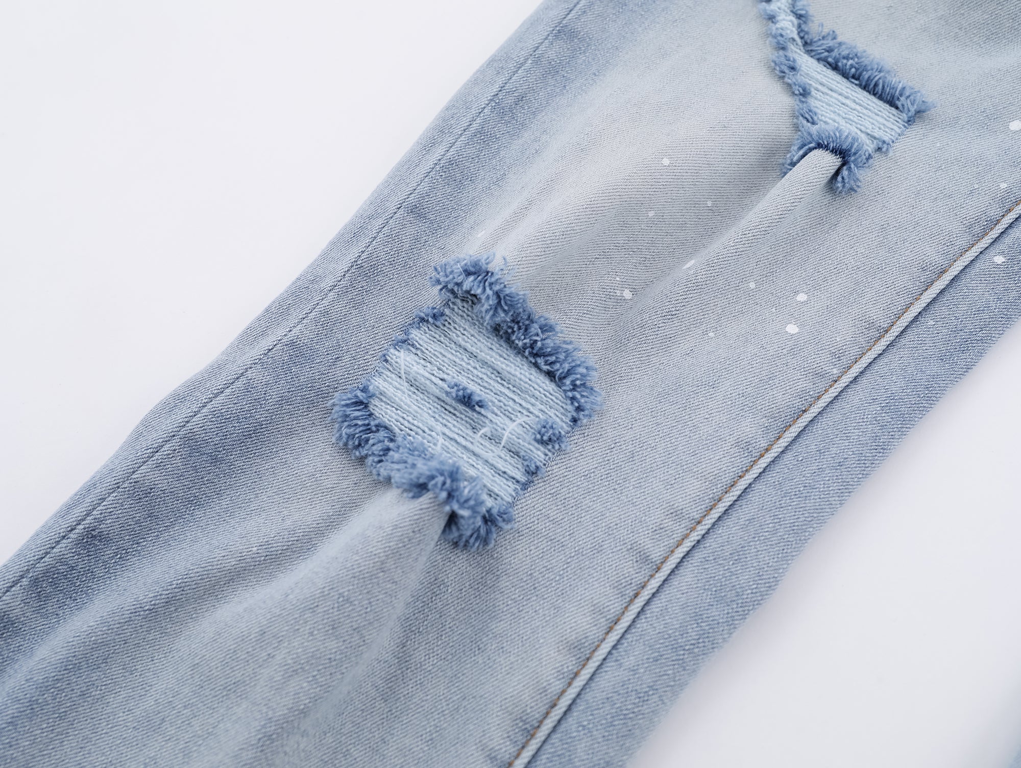 P129 Ripped Light Jeans