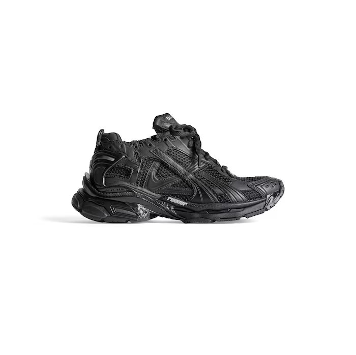 Men's Runner Sneaker in Black