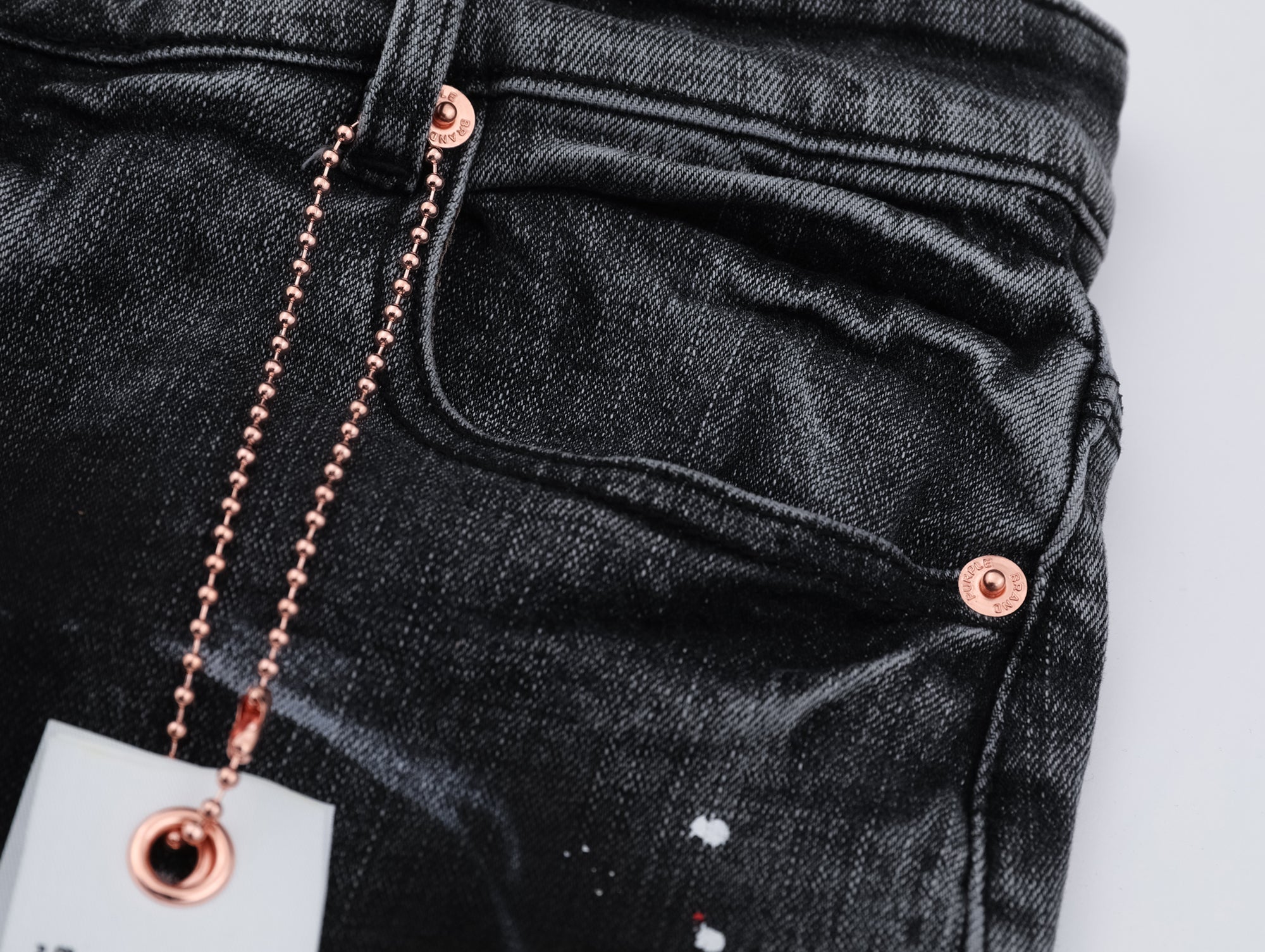 P131 Distressed Jeans
