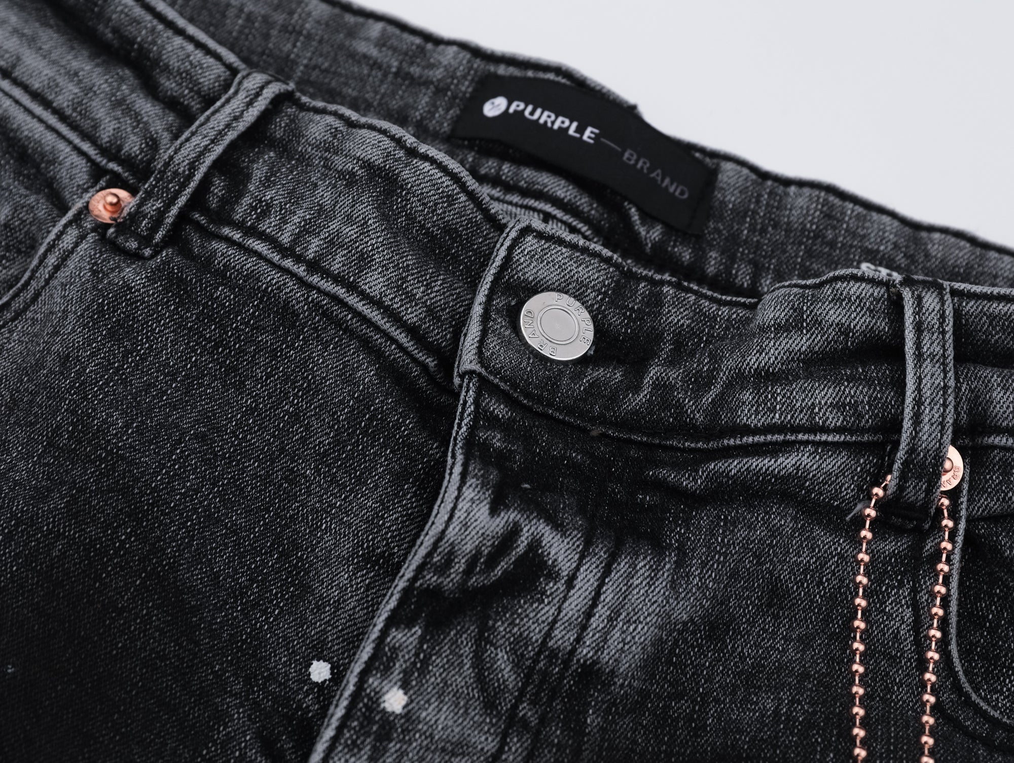 P131 Distressed Jeans